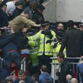 VERISED KAADRID: Millwalli fännid korraldasid Wembley'l kakluse, üks hulljulge varastas politseilt vormimütsi