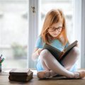 Чтение может облегчать детям боль и стресс. Как это работает?