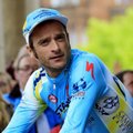 Astana rattatiim kukkumistega pahuksis: Giro liidriks arvatud Scarponi vääratas Trentino velotuuril