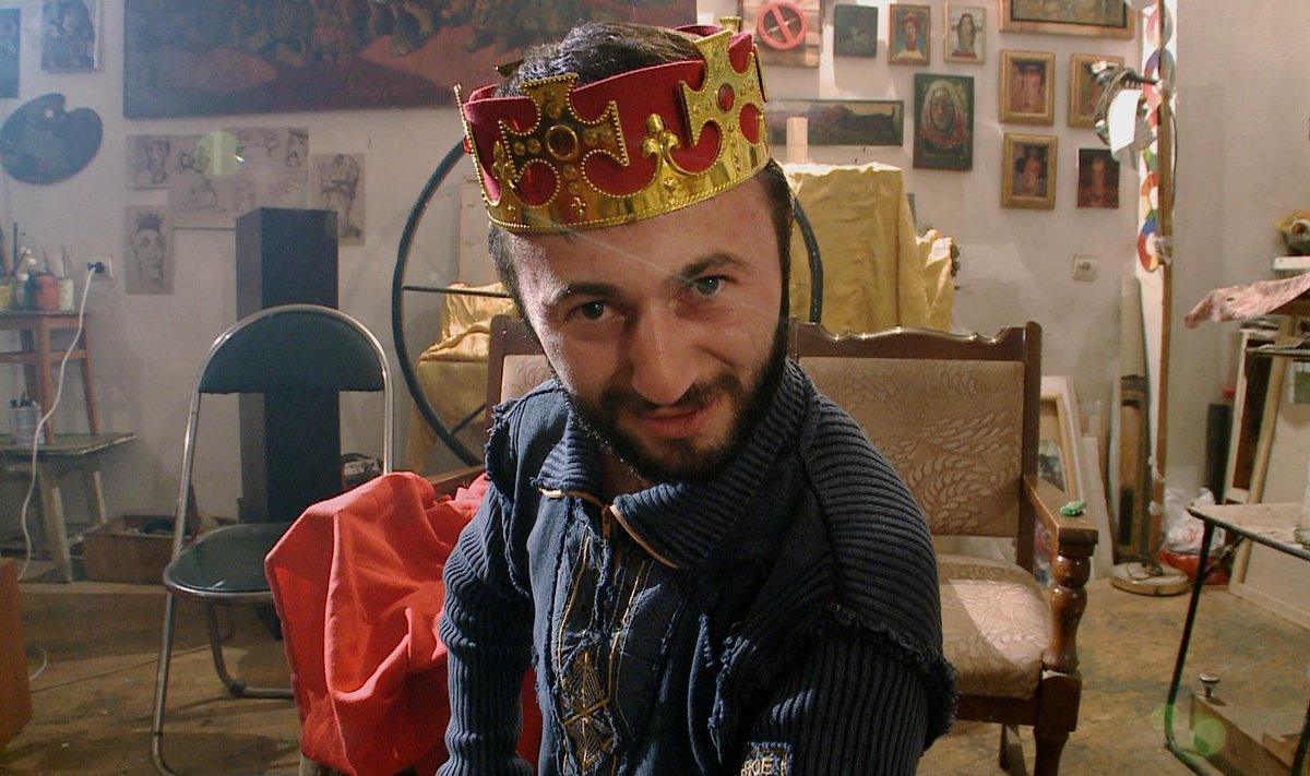 Arman Jeritsjani filmilugu räägib kahest vennast, kes maalivad kaas­kodanikke kuningatena, krooni ja karus­nahkadega.