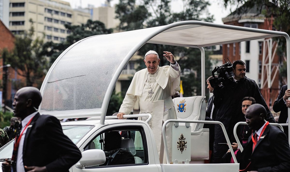 PAPAMOBILE: 2015. aastal külastas paavst paavstiautoga Keeniat.