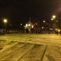 FOTOD: Õhtupimeduses hakati Veerenni ülesõitu üles võtma, kohalik rahvas tuli välja