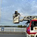 FOTOD | Kajaka päästeoperatsioon sulges Pärnu sillal liikluse