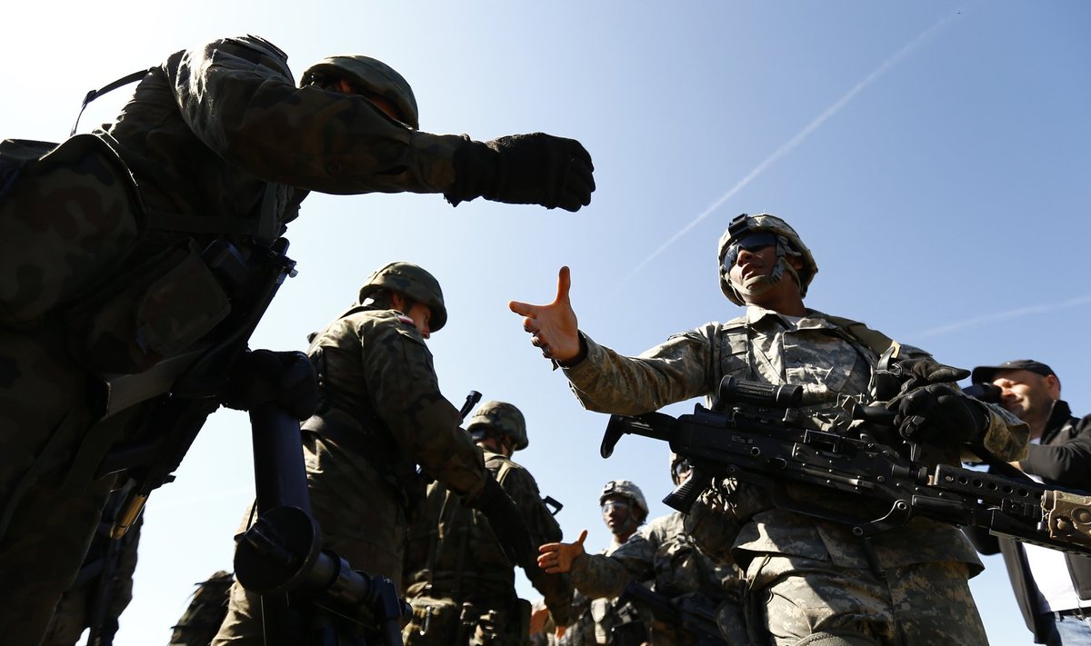 Paratroopers from the U.S. Army's 173rd Infantry Brigade Combat Team participate in training exercises with the Polish 6 Airborne Brigade soldiers in Oleszno
