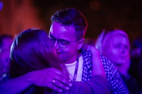 REPORTAAŽ | Tartu pidutses võimsalt! Kultuuripealinna kontsert „Suudlev Tartu“ tõi rahva lustima ja suudlema