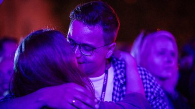 REPORTAAŽ | Tartu pidutses võimsalt! Kultuuripealinna kontsert „Suudlev Tartu“ tõi rahva lustima ja suudlema