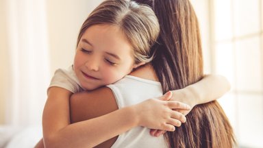 10 фраз, которые нужно говорить девочке, чтобы она выросла счастливой