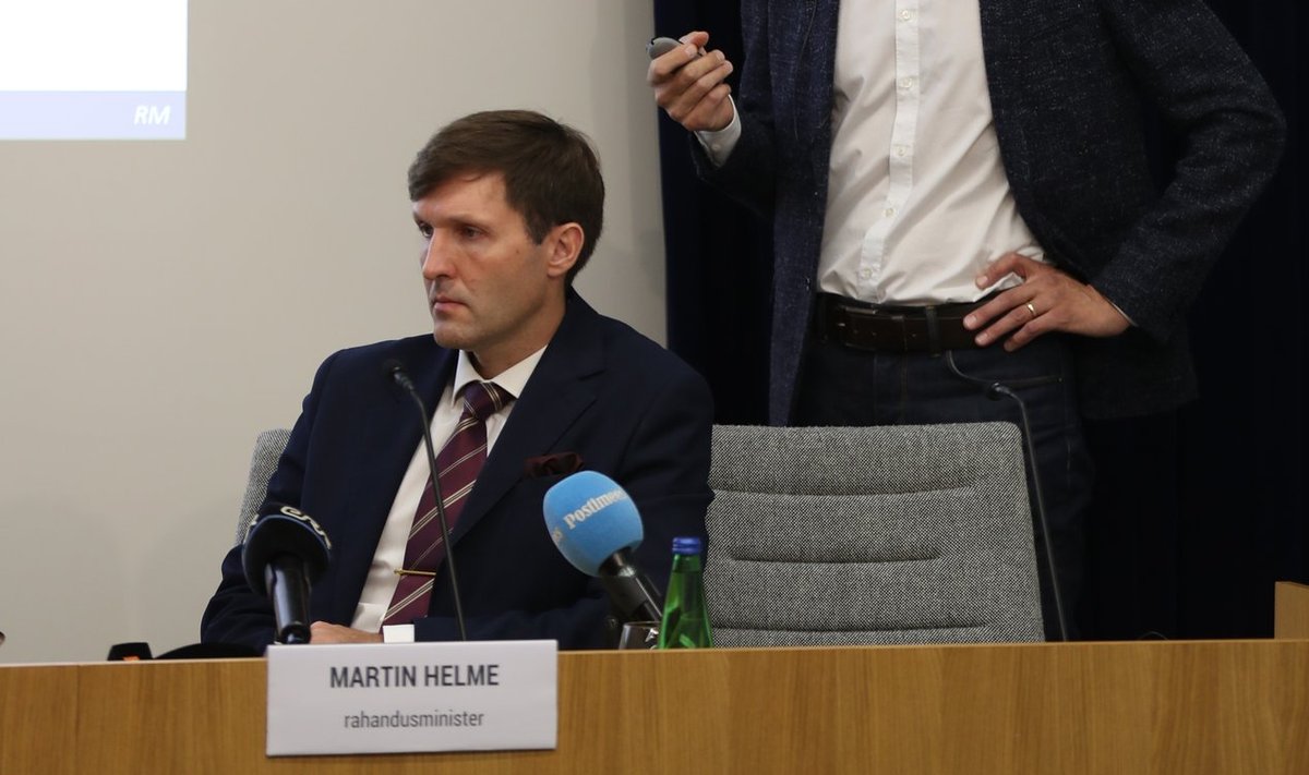 Rahandusminister Martin Helme sõnutsi (vasakul) palgafondide kallale kohemaid ei minda.