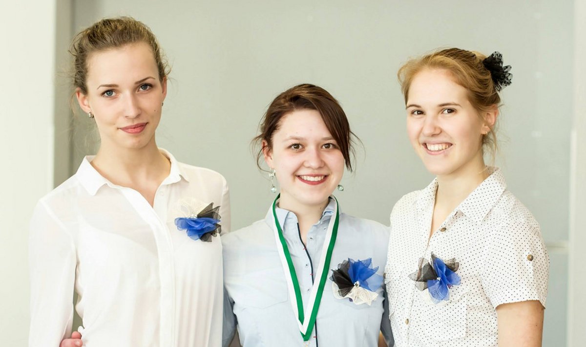 Eestit esindava õpilasfirma Teamo liikmed Diana Tanaga (vasakult), Dajana Grasman ja Karina Kabrits.