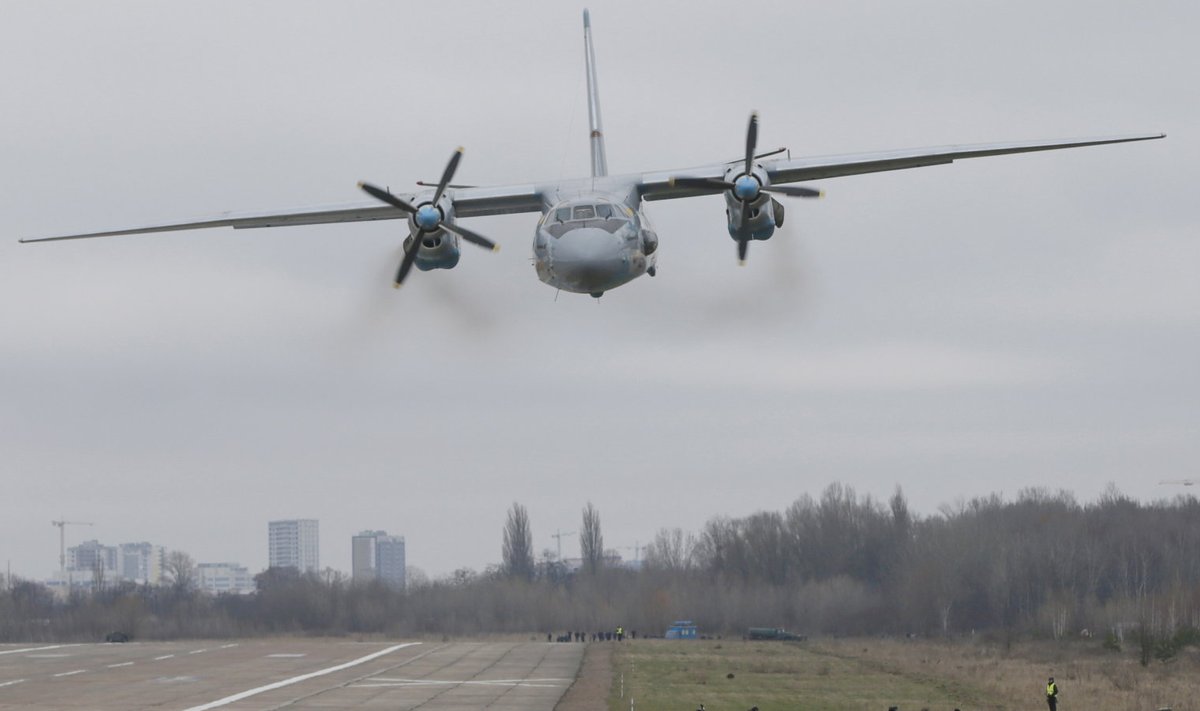 An-26 maandumas Kiievi lennuväljale. 