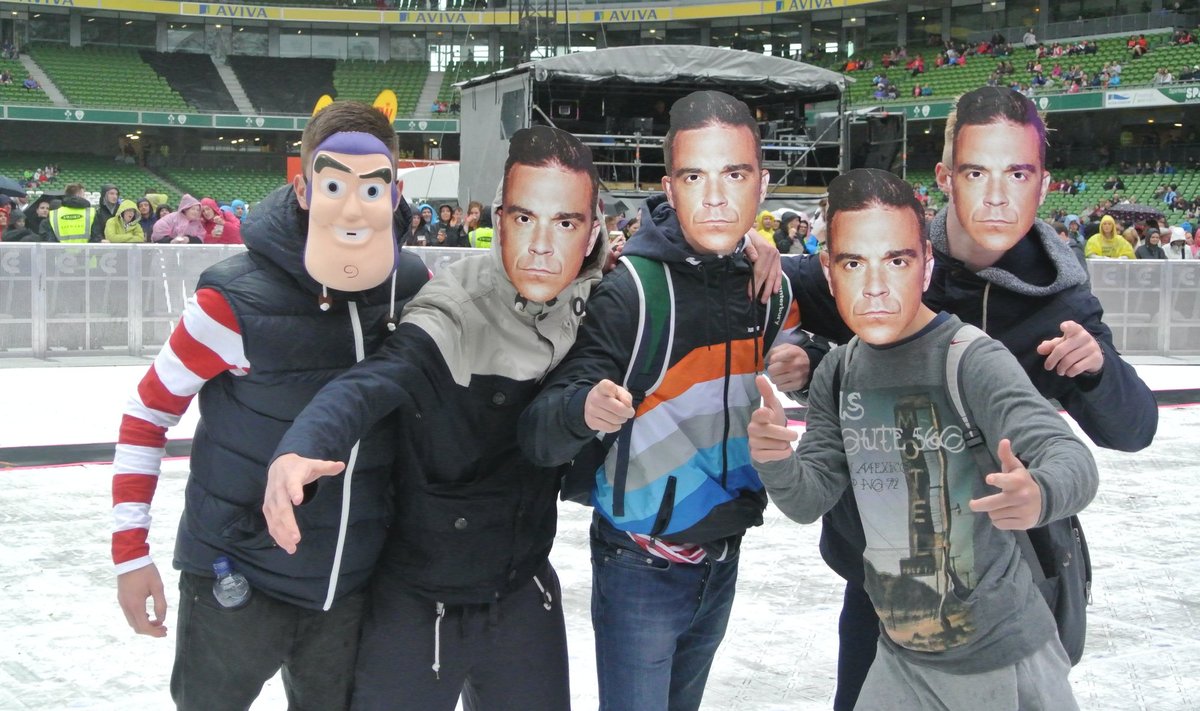 Robbie Williams Take The Crown Stadium Tour 2013 Dublinis