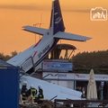 ВИДЕО | Неподалеку от Варшавы самолет врезался в ангар: пять человек погибли