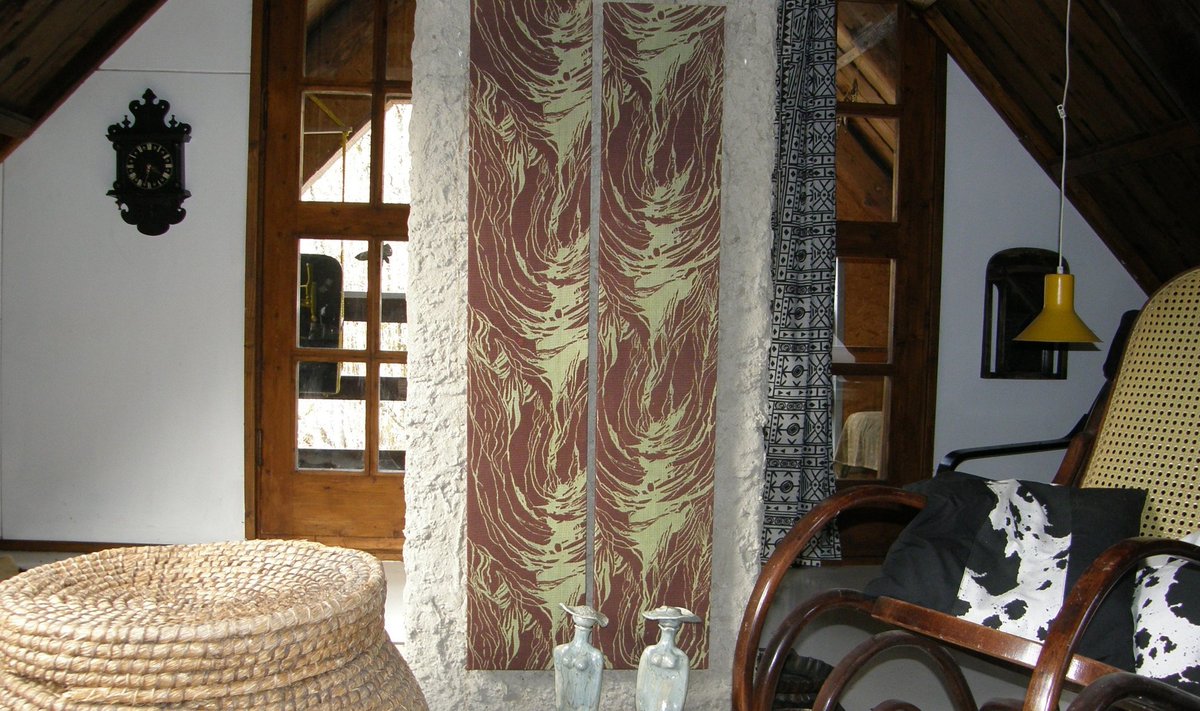 Toas kõrguv korstnajalg on tekstiilist pannoode riputamiseks ideaalne koht.