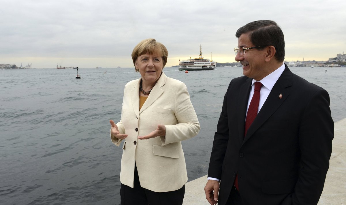 Saksamaa kantsler Angela Merkel tõi pühapäeval Türgi peaministrile Ahmet Davutoglule hulganisti pakkumisi. Iseküsimus on, kas mõni neist paneb Türgi tegutsema.