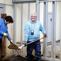 VIDEO ja FOTOD: Edgar Savisaar ja Jüri Mõis käisid ninasarvikute järelt koristamas