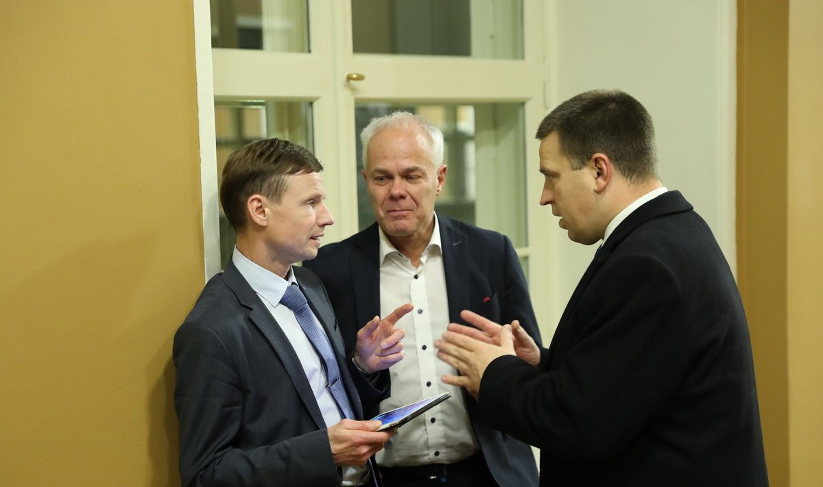 Reformierakondlased (vasakult) Aivar Sõerd ja Toomas Kivimägi võivad küll peaminister Jüri Ratasele nõudmisi esitada, ent valitsust lõplikult nurka mängida pole neil seni õnnestunud.