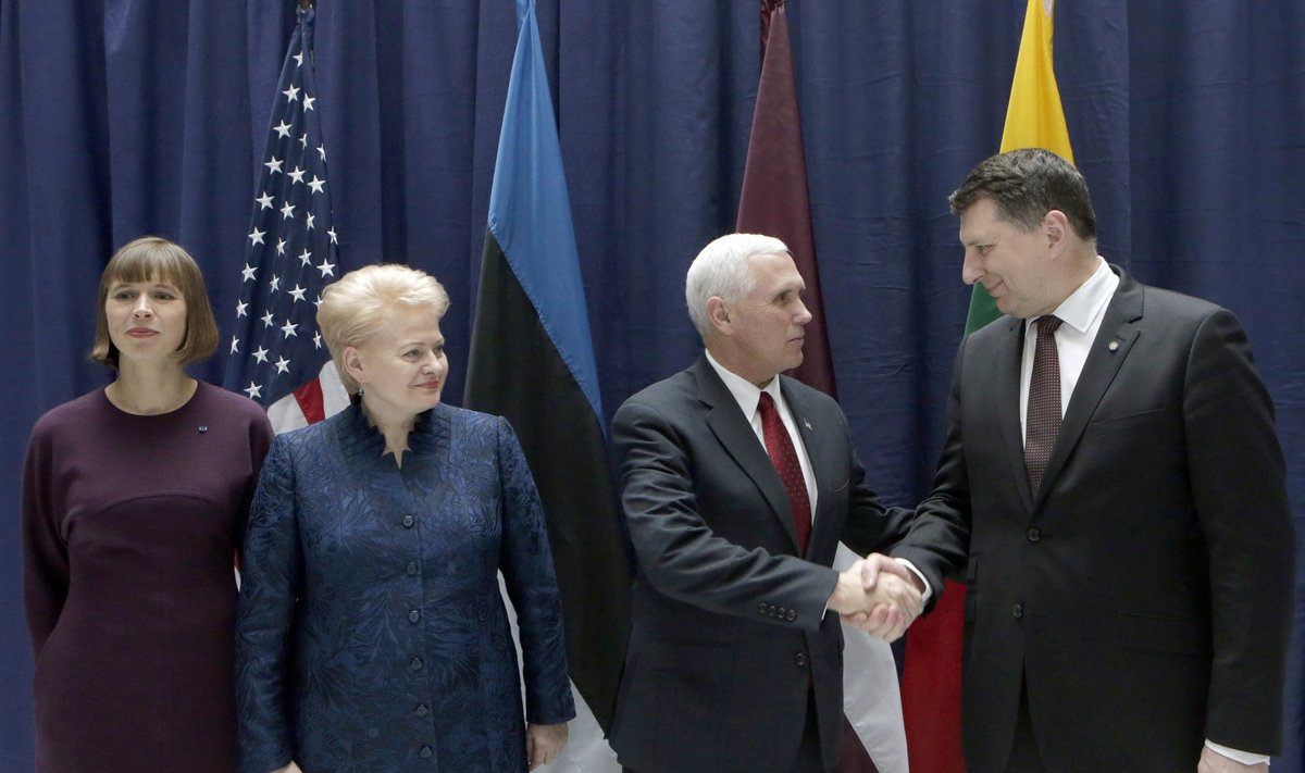 Mike Pence (paremalt teine) kohtus esimest korda Balti riigipeadega tänavu veebruaris, kus kinnitas, et NATO-sse pühendumine on Washingtonis kõrges hinnas.