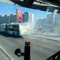 VIDEO JA FOTOD | Lasnamäel põles buss. Bussijuht kustutas ise suurema osa põlengust