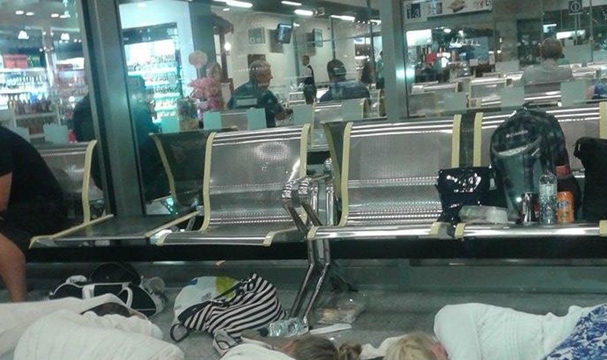 Inimesed ööbisid Varna lennujaama põrandal