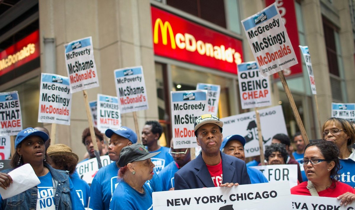 McDonaldsi töötajad avaldasid Chicagos meelt 15 dollarilise miinimumtunnipalga toetuseks