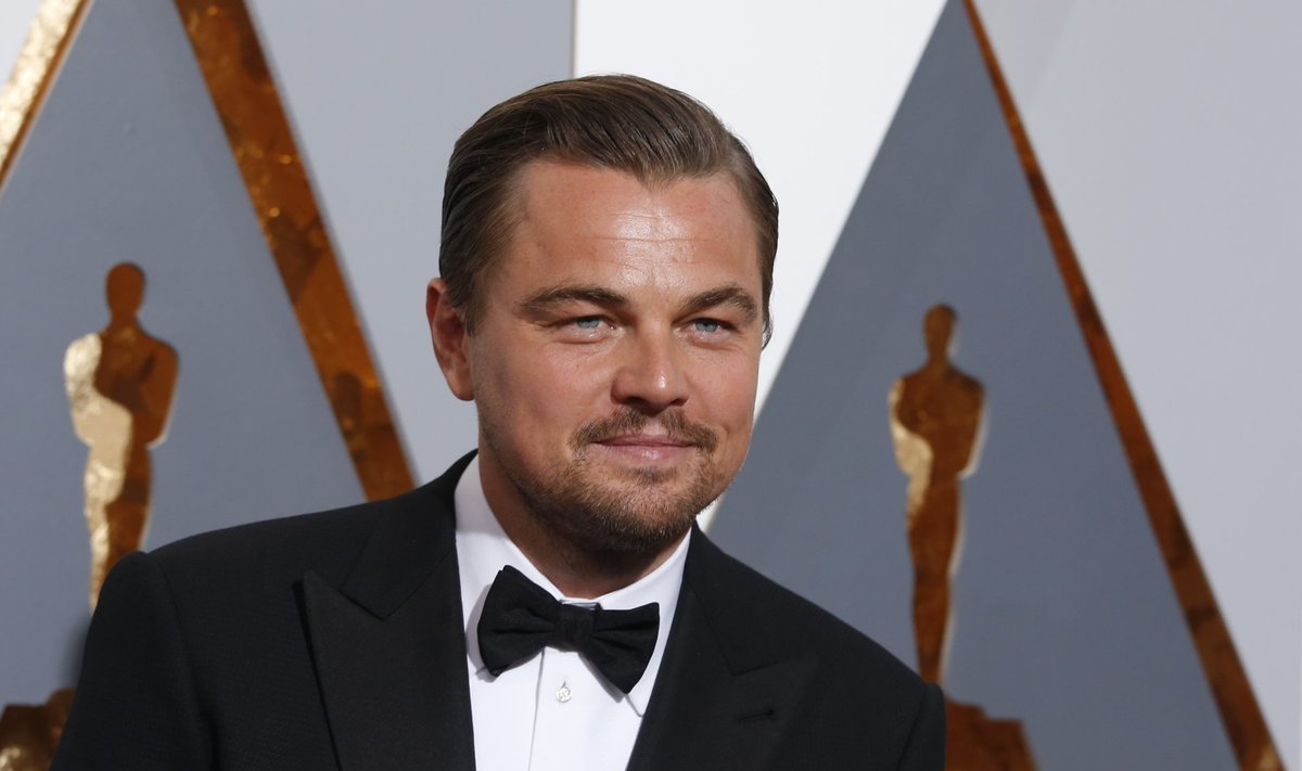 Leonardo DiCaprio arrives at the 88th Academy Awards in Hollywood