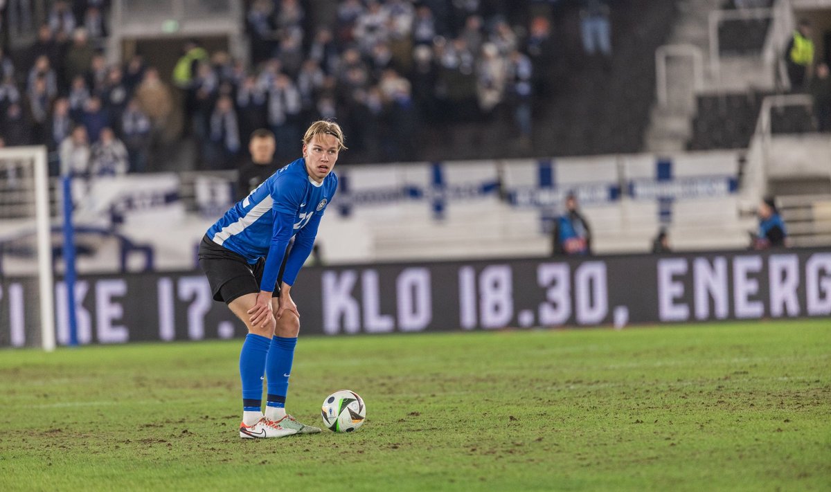 Kevor Palumets Eesti jalgpallikoondise särgis.