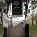 Taasavatud Roosiaia puhkepargis asub ka külarahva toetustega taastatud ajalooline mälestusmärk