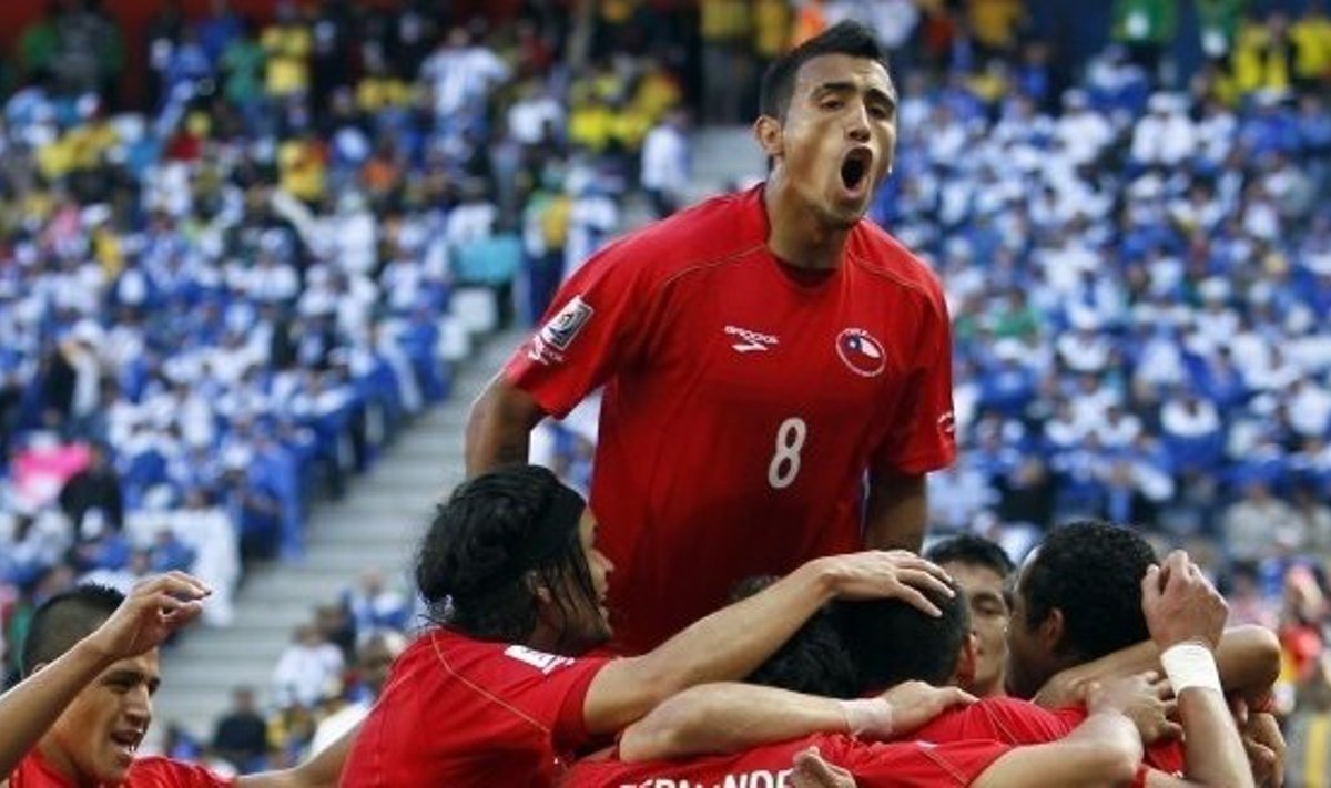 Jalgpalli MM, Tšiili koondise mängijad tähistavad väravat