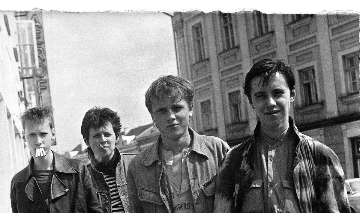 Vennaskond 1987. aastal Vasakult: Mait Re, Tõnu Trubetsky, Anti Pathique ja Jan-Eik Tulve