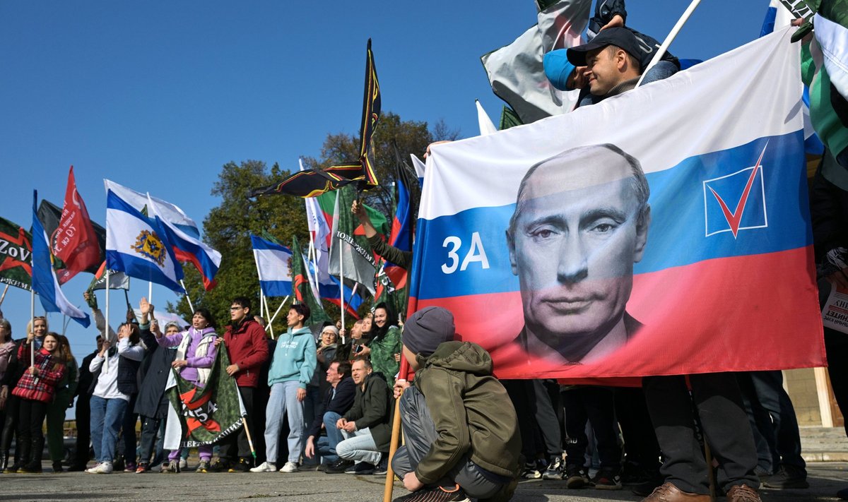 Novosibirskilased väljendavad uute territooriumiite annekteerimise aastapäeval toetust Putinile