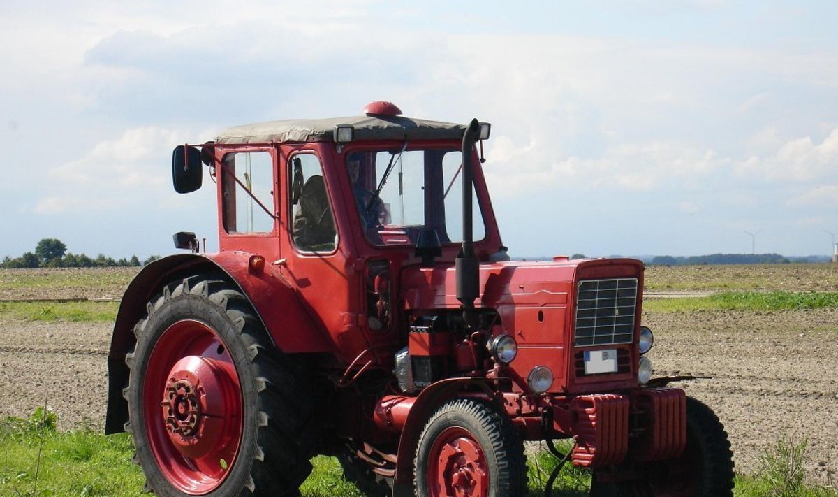 Omaaegne MTZ-50 teenib veel mõnegi talumehe põllul. Statistikast selgub, et nõukogude ajal eraldi lääne turu jaoks ehitatud Belarusid jõuavad nüüd Eestimaale.