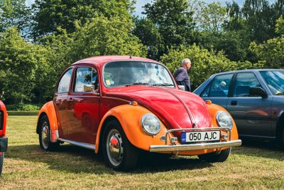 Unikaalne nähtus maailma autonduse ajaloos: VW Beetle ehk põrnikas 1974. aastast. Taastatud 2000–2005, omanik Leo Tõnson.