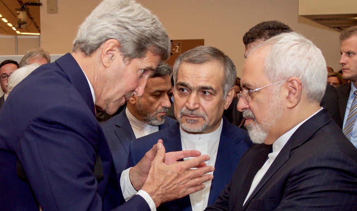 Hoolimata USA välisminister John Kerry (vasakul) pingutustest võivad ameeriklased Iraani pakutavatest hüvedest ilma jääda. Paremal Iraaani välisminister Javad Zarif.
