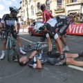 VIDEO: Kohutav kukkumine: Cavendish sai Tour de France'i avaetapil kõvasti viga
