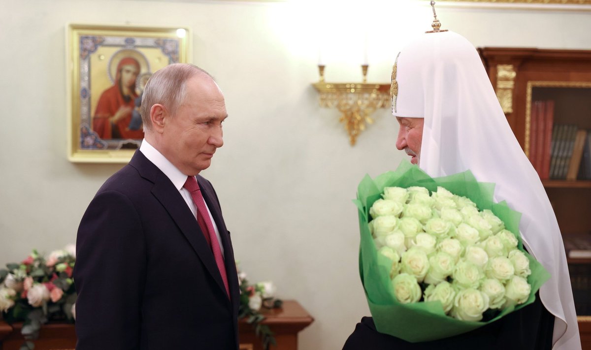 Vene president Vladimir Putin õnnitleb 1. veebruaril patriarh Kirilli ametissesaamise 15. aastapäeva puhul.