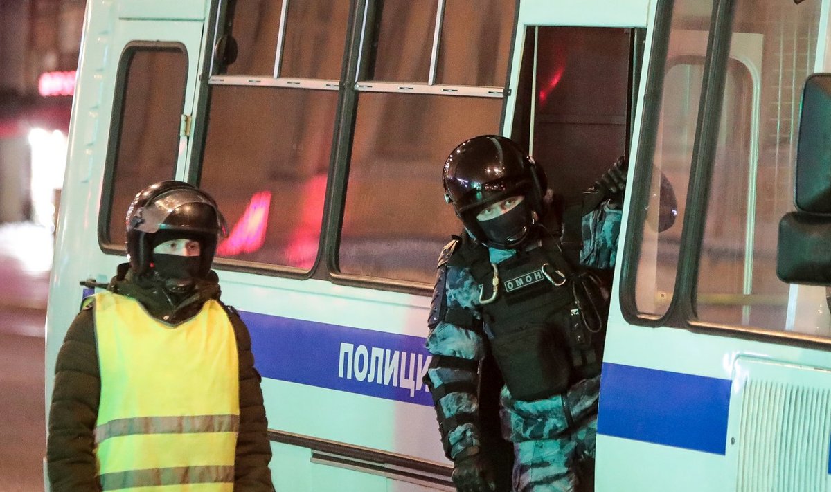 Российские силовики во время митингов в Москве