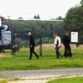 FOTO: Kaitsepolitsei ja ärimees Tuulberg lendasid Ruhnule riikliku kopteriga, maamõis oli vaja läbi otsida