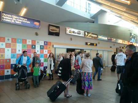 Üle 12 tunni hilinenud lend maanuds Tallinna lennujaama