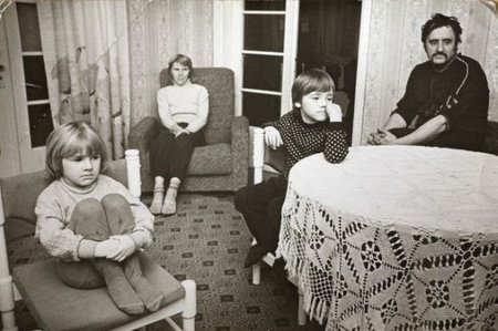 19 aastat tagasi Maalehes ilmunud fotol oli koos veel kogu pere:  Maret ja Eino Altin koos laste Heleni ja Heiloga. Foto: Väino Meresmaa