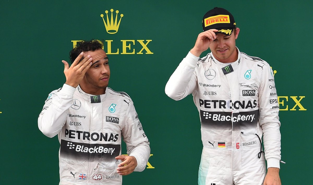 Nico Rosberg (paremal) vääris eile esikohta, sest seekord oli ta tõesti Lewis Hamiltonist kiirem.
