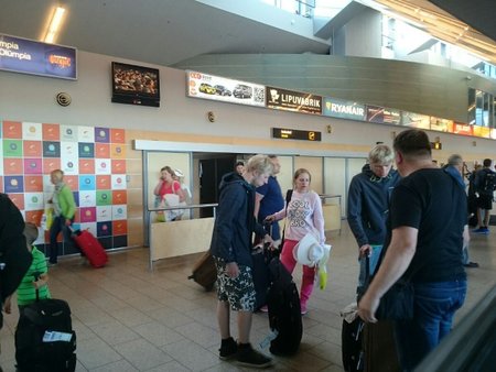 Üle 12 tunni hilinenud lend maanuds Tallinna lennujaamas