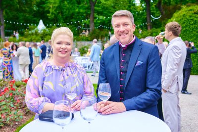 PEAPIISKOP Urmas Viilma väisas pidu koos abikaasa Eglega. Ta on viimasel ajal palju kritiseerinud abieluvõrdsuse teemat ja abielu sooneutraalseks muutumist.