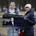 ФОТО | Протесты схожие, реакция полиции разная: почему к сторонникам задержанного юриста Середенко подъехал патруль?