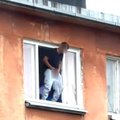 Жительница Таллинна: Соседи ночами устраивают громкие вечеринки с алкоголем и мочатся прямо из окна