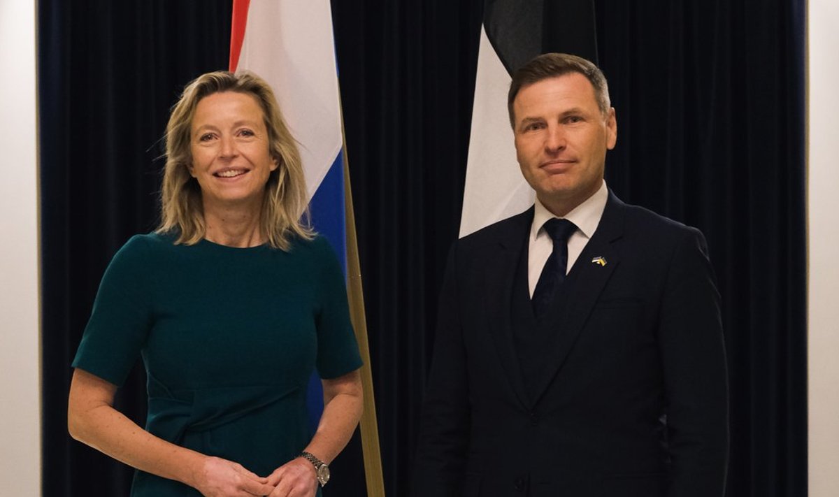 Министр обороны Ханно Певкур встретился вчера в Таллинне с министром обороны Нидерландов Кайсой Оллонгрен