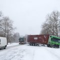 FOTOD: Tallinna-Tartu maanteel põrkasid kokku veoauto, sõiduauto ja kaubik