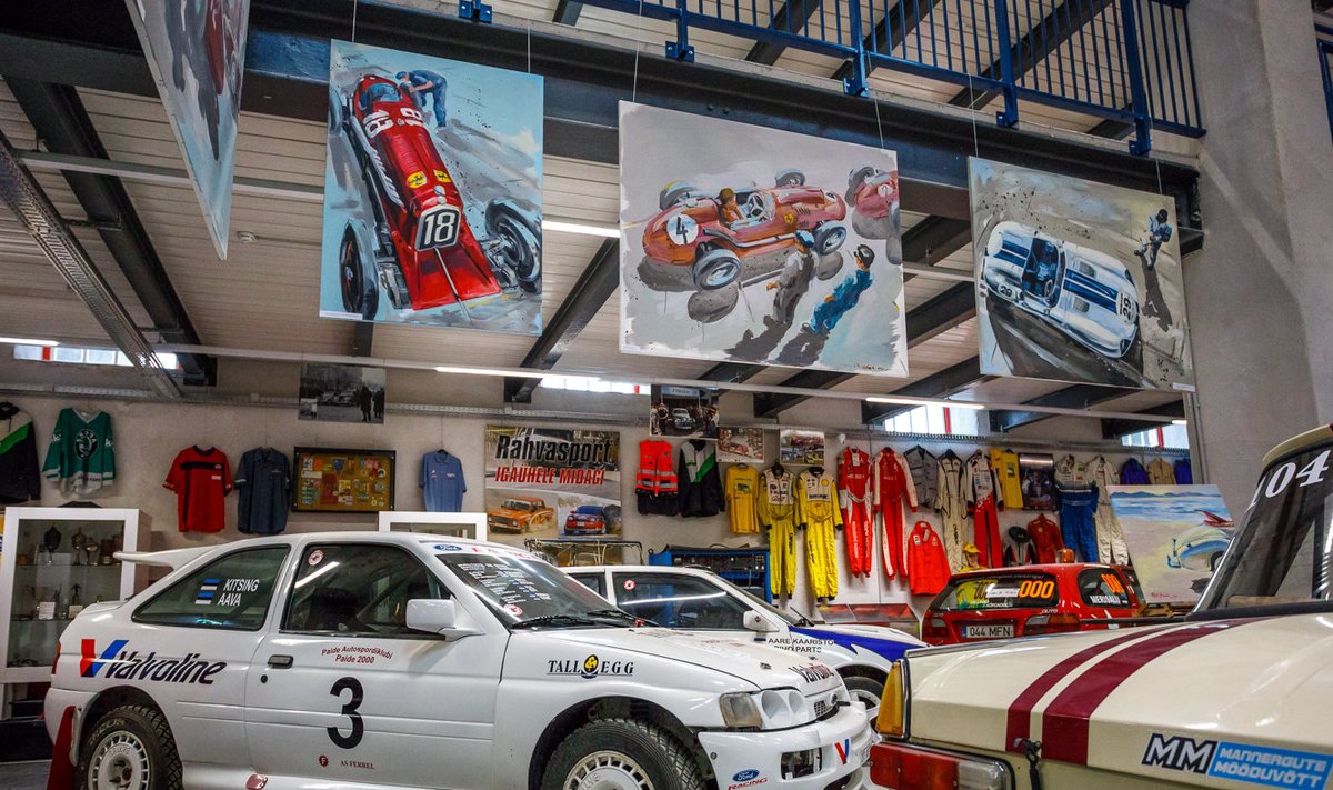 Mootorispordimuuseumis avati Kaili Aaviku auto- ja autospordimaalide näitus