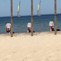 ФОТО: Эксгибиционизм или свободомыслие? Скандально известный астролог Игорь Манг разделся догола на пляже Вяэна на глазах у детей
