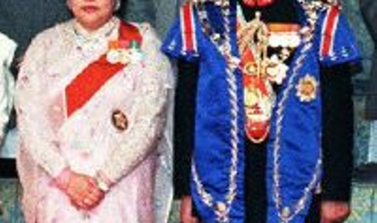 Gyanendra ja princess Komal, kroonimine