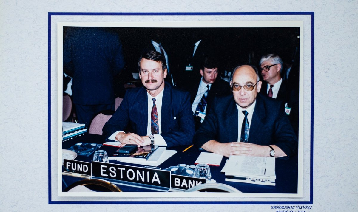 Unistuste amet. Eesti Panga presidendina esindas Siim Kallas Eestit ka Rahvusvahelises Valuutafondis (IMF).